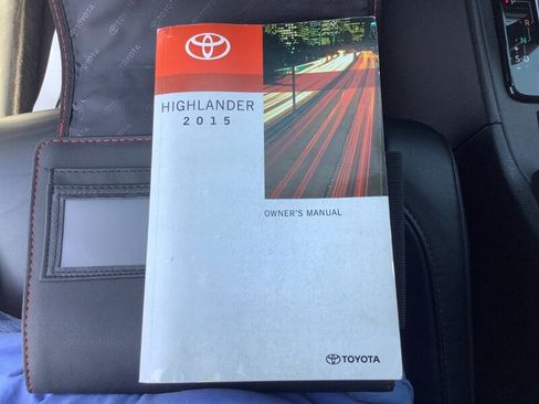 Used 2015 Toyota Highlander XLE AWD/4WD image 30