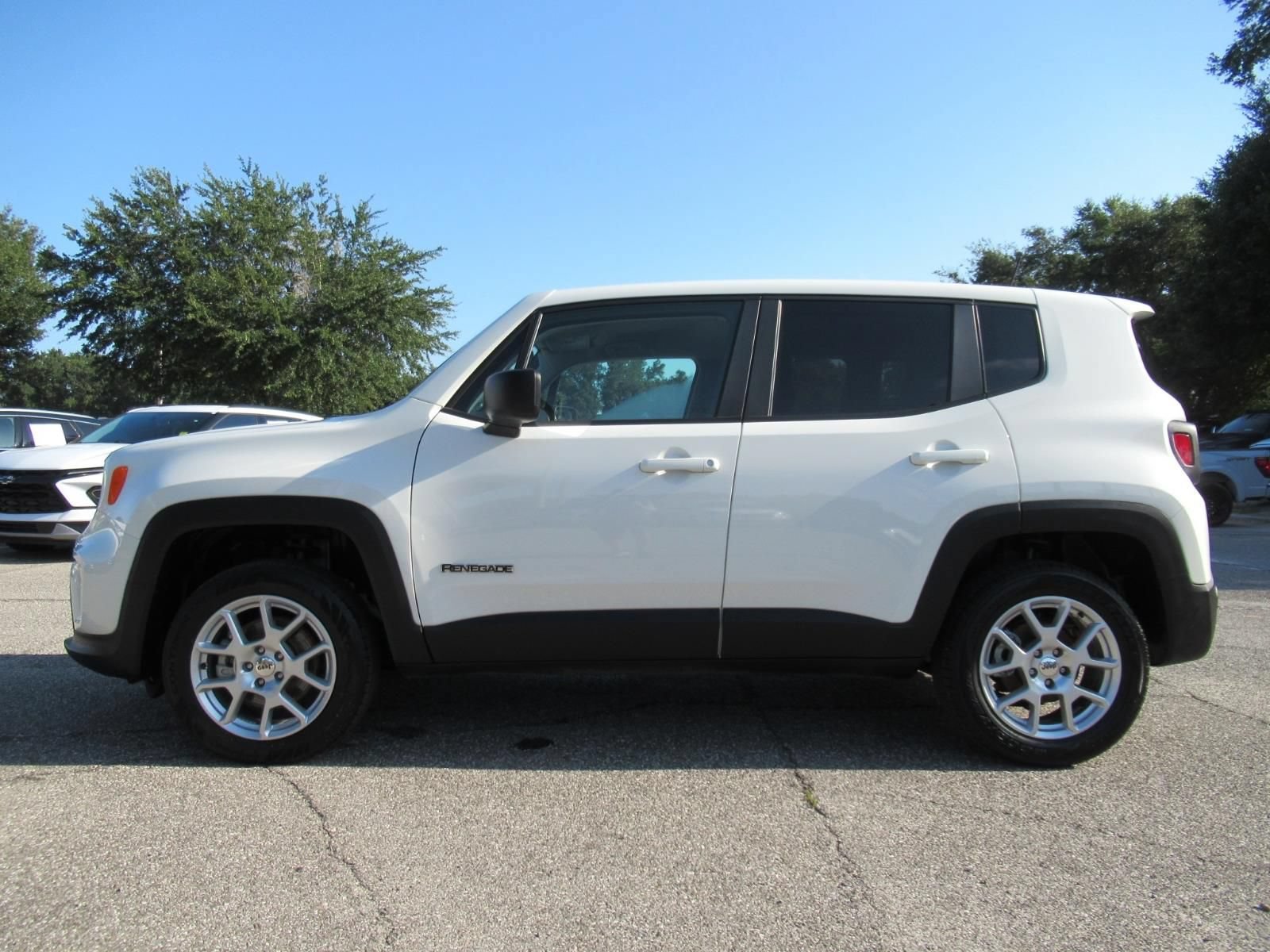 Certified 2023 Jeep Renegade Latitude AWD/4WD image 4
