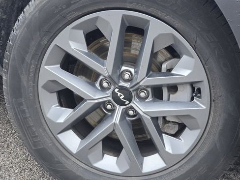 Used 2024 Kia Telluride LX image 9