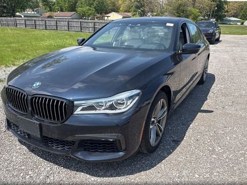 Used 2018 BMW 750i xDrive AWD/4WD image 1