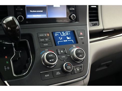 Used 2018 Toyota Sienna XLE image 40