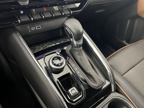 Used 2024 GMC Canyon AT4 w/ AT4 Premium Package image 32