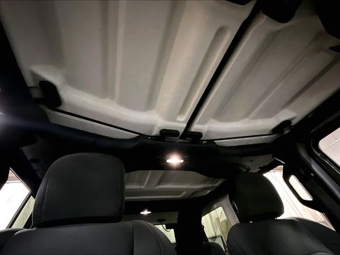 Used 2018 Jeep Wrangler Unlimited Sport S image 13