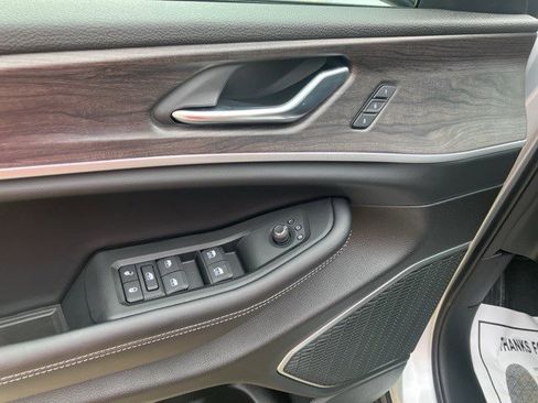 New 2025 Jeep Grand Cherokee Limited w/ Trailer Tow Package image 10