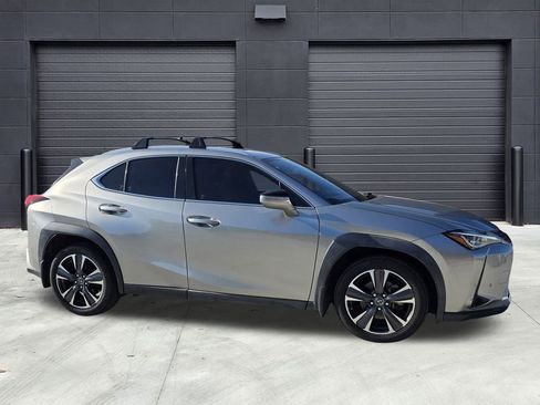 Used 2019 Lexus UX 200 image 4
