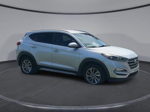 Used 2017 Hyundai Tucson SE Plus w/ Cargo Package FWD image 2