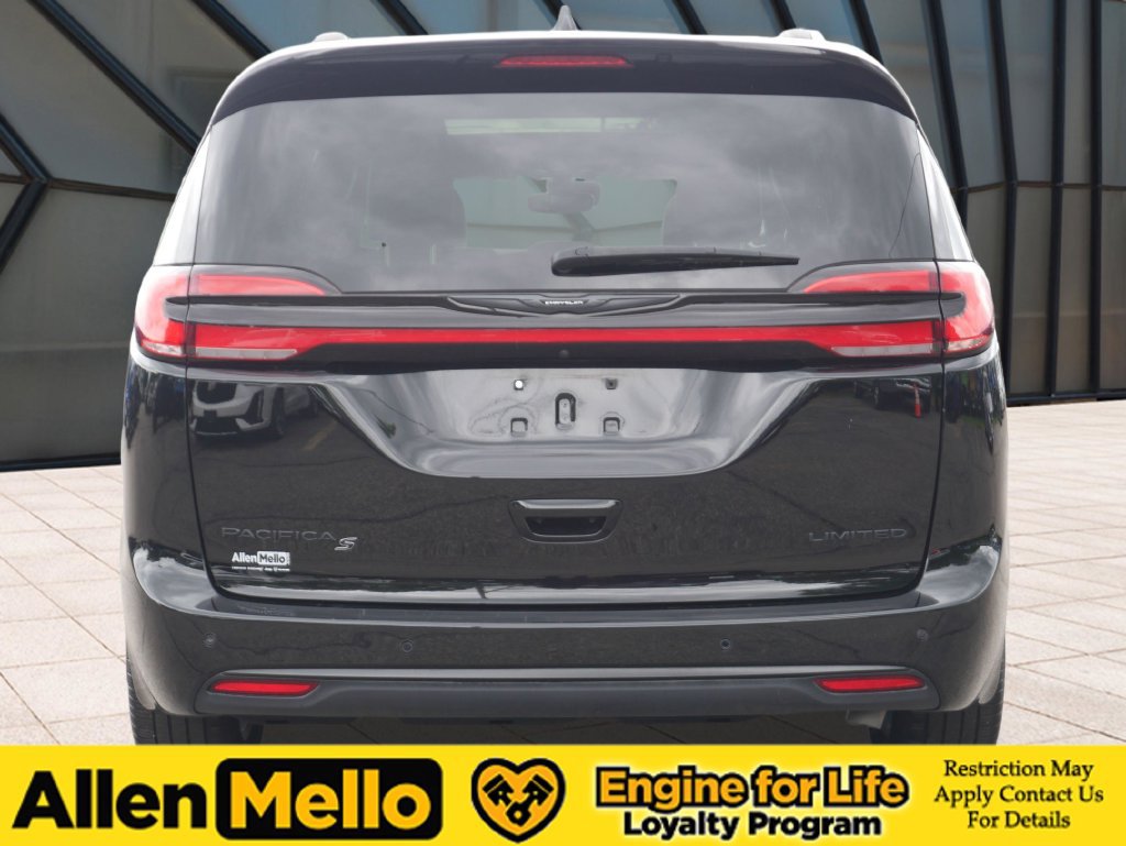 Used 2025 Chrysler Pacifica Limited FWD image 5