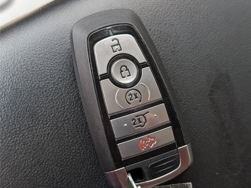Used 2022 Ford Explorer XLT w/ Equipment Group 202A RWD image 32
