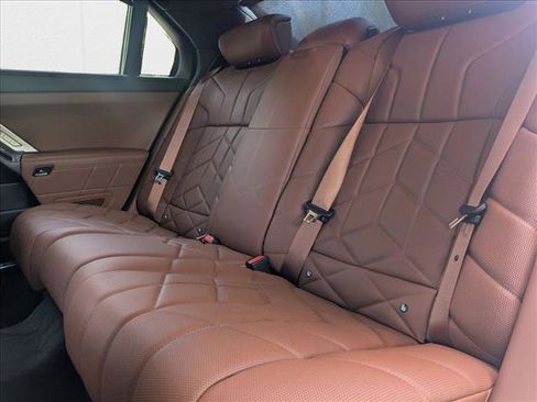 New 2025 BMW i7 M70 w/ Executive Package image 19