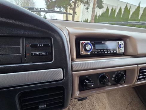 Used 1993 Ford Bronco XLT image 12
