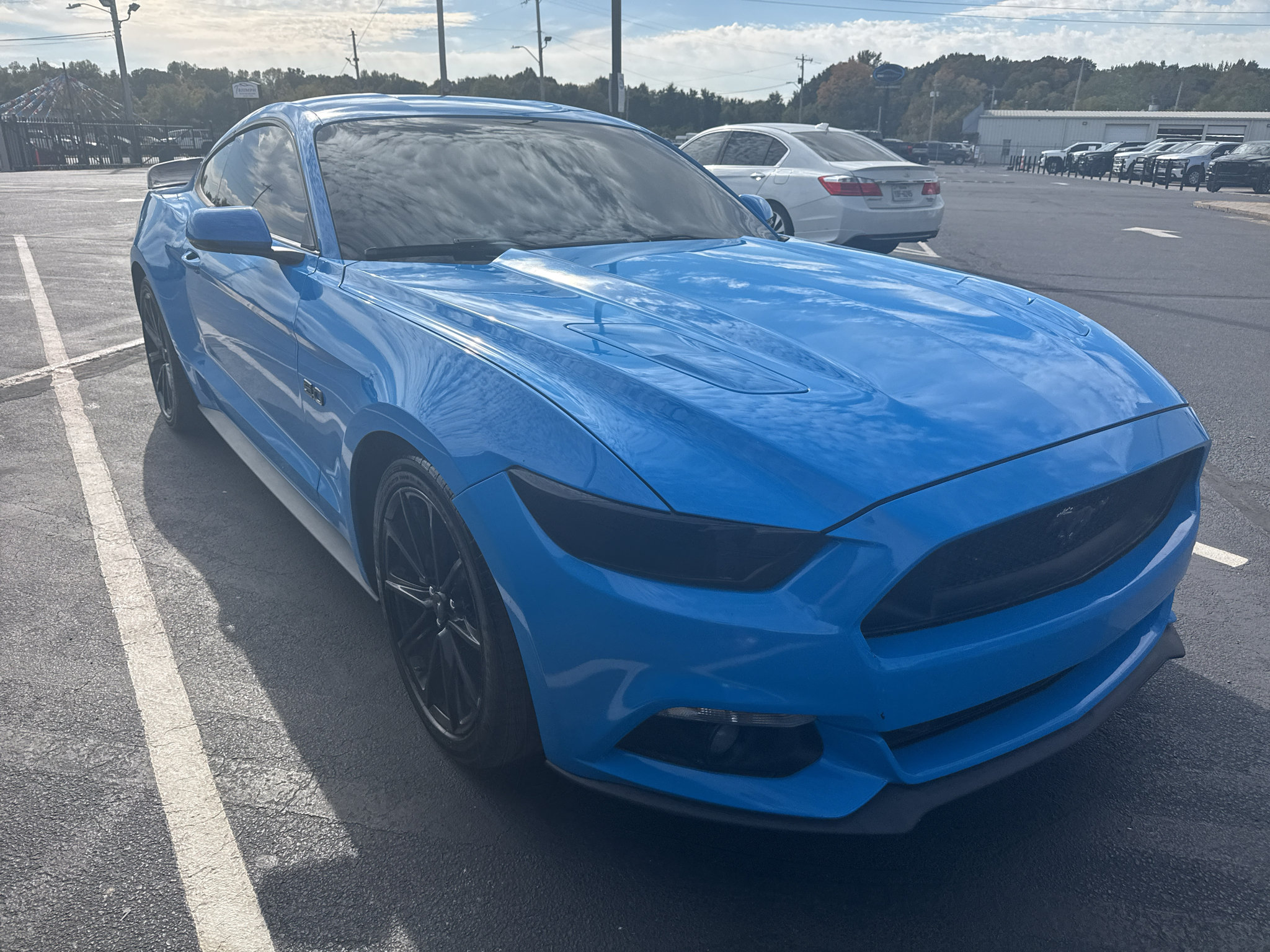 Used 2017 Ford Mustang GT Premium RWD image 4
