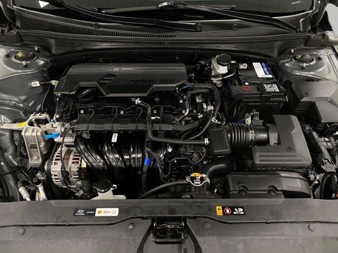 Certified 2025 Hyundai Elantra SEL FWD image 10