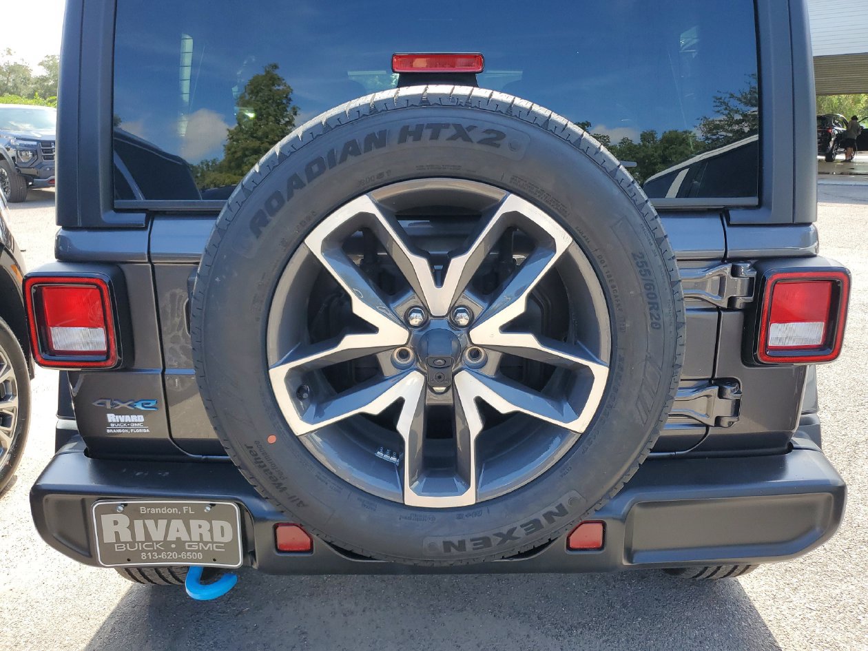 Used 2024 Jeep Wrangler Unlimited AWD/4WD image 9