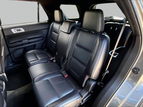 Used 2014 Ford Explorer XLT w/ Equipment Group 202A FWD image 20