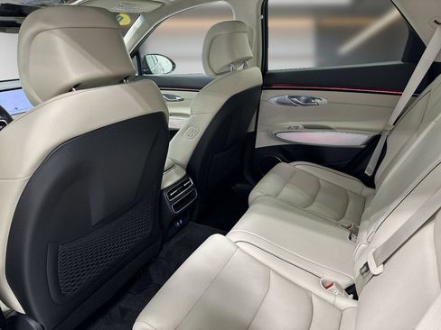 Certified 2026 Genesis GV70 2.5T Advanced AWD/4WD image 13