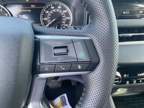 New 2025 Mitsubishi Outlander SE image 17