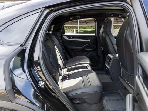 Certified 2025 Porsche Cayenne Coupe image 49