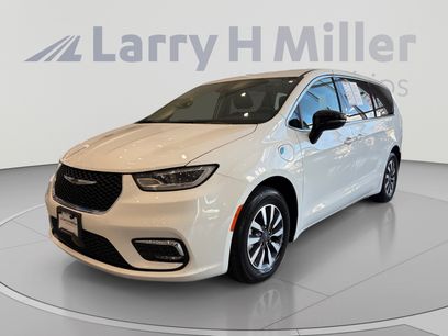 Used 2024 Chrysler Pacifica Limited