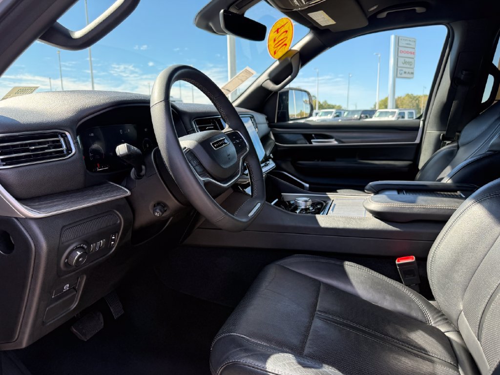 Used 2024 Jeep Wagoneer Series II AWD/4WD image 4
