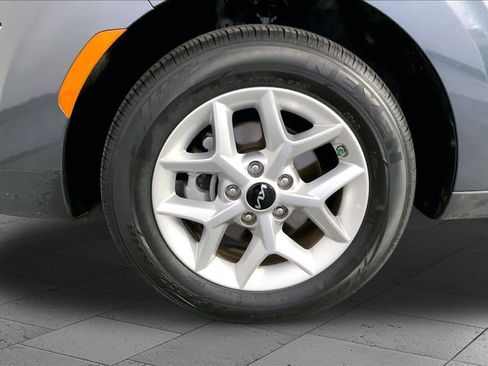 Used 2025 Kia Soul LX w/ LX Technology Package FWD image 9