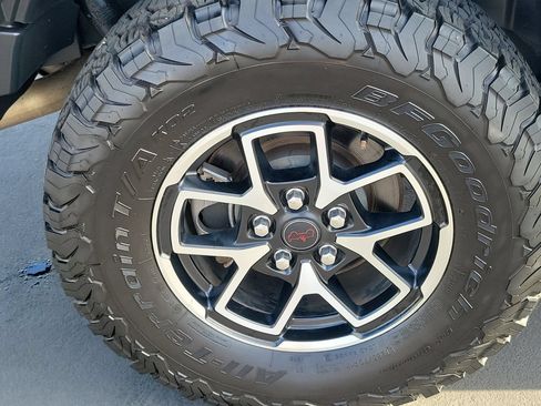 Used 2024 Jeep Wrangler Unlimited Rubicon AWD/4WD image 25