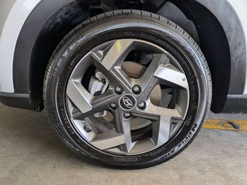 Used 2025 Hyundai Venue SEL FWD image 31