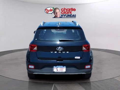 New 2026 Hyundai Venue SEL FWD image 4