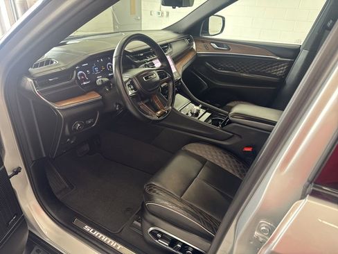 Used 2023 Jeep Grand Cherokee L Summit w/ Advanced Protech Group IV AWD/4WD image 18