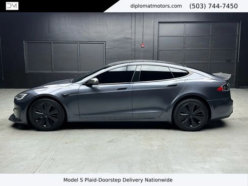 Used 2022 Tesla Model S Plaid image 3