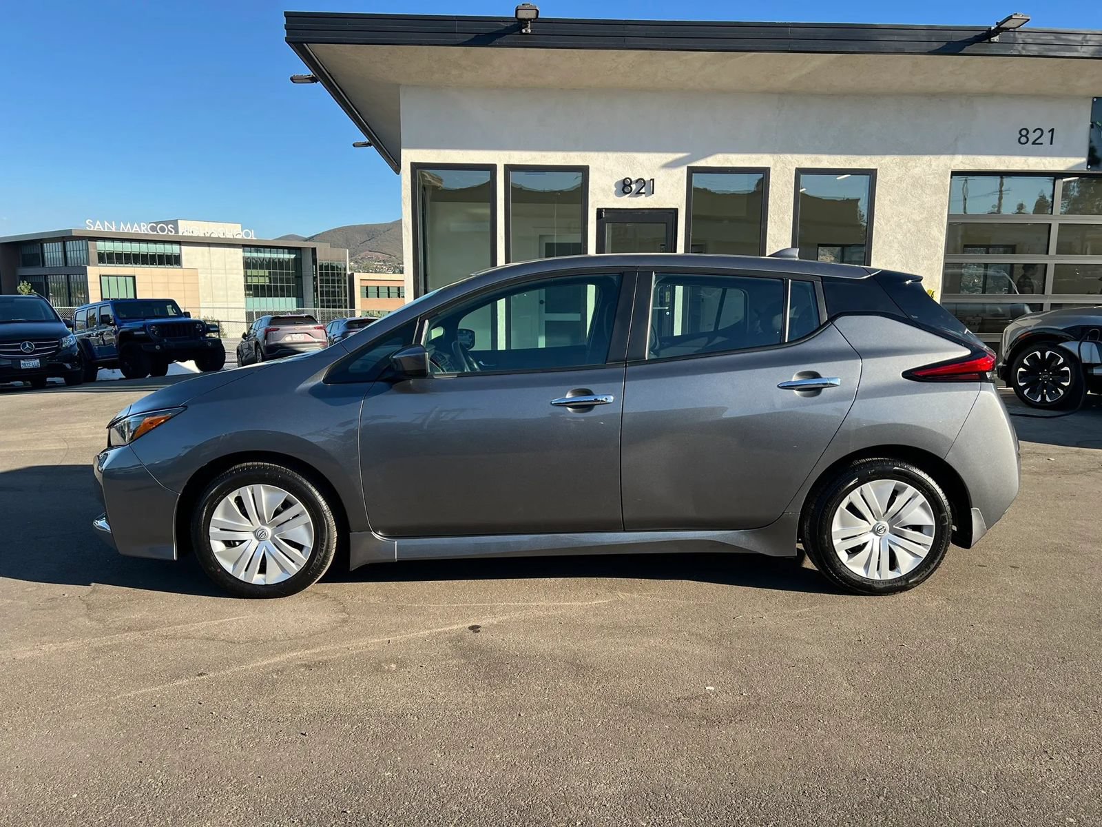 Used 2025 Nissan Leaf S FWD image 8