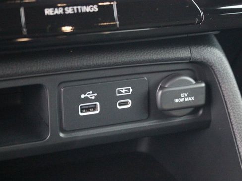 Used 2025 Honda Pilot Sport image 26