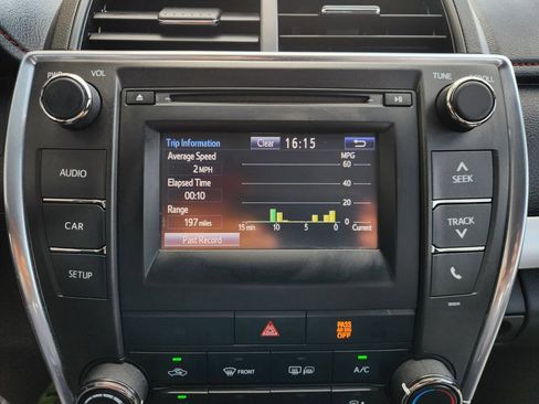 Used 2016 Toyota Camry SE image 16