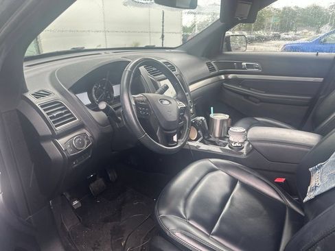 Used 2019 Ford Explorer XLT w/ Equipment Group 202A FWD image 8