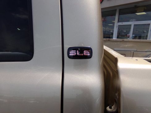 Used 2004 GMC Sierra 2500 SLE w/ Heavy-Duty Power Package image 4