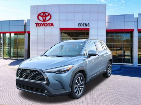 Used 2024 Toyota Corolla Cross XLE FWD image 10