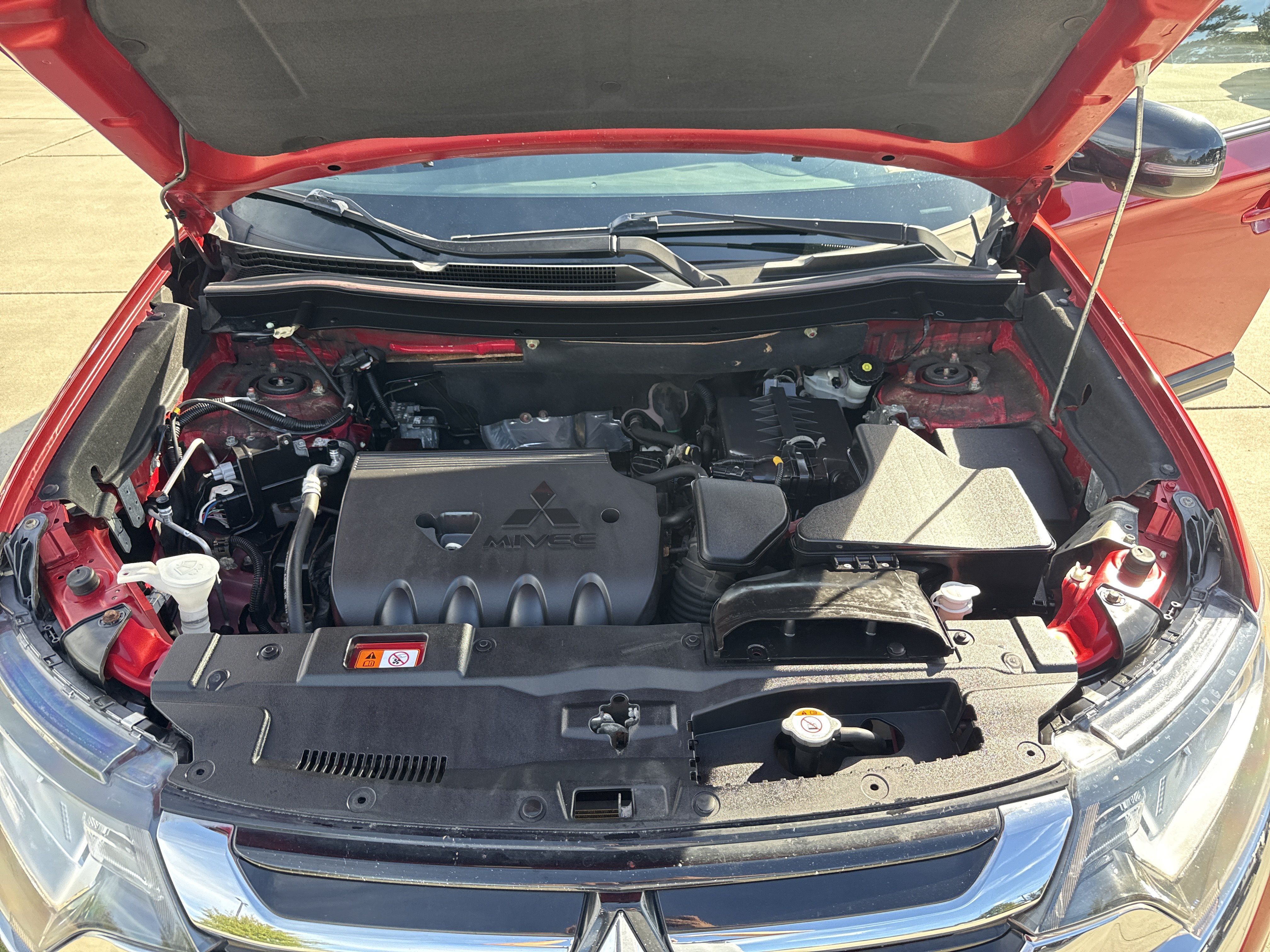 Used 2018 Mitsubishi Outlander LE AWD/4WD image 32