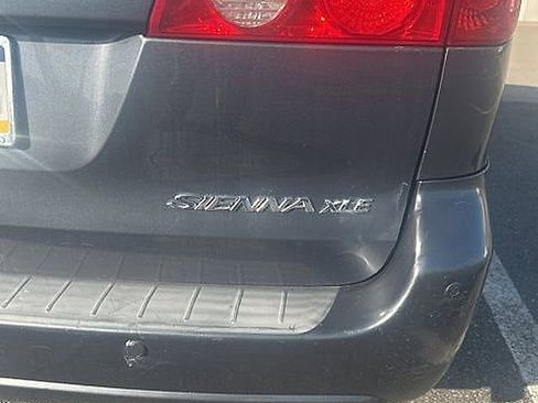 Used 2010 Toyota Sienna XLE image 11