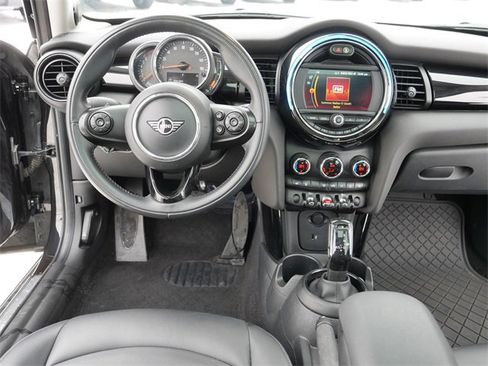 Used 2020 MINI Cooper 4-Door Hardtop w/ Premium Package image 21