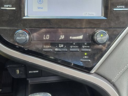 Used 2018 Toyota Camry SE FWD image 13