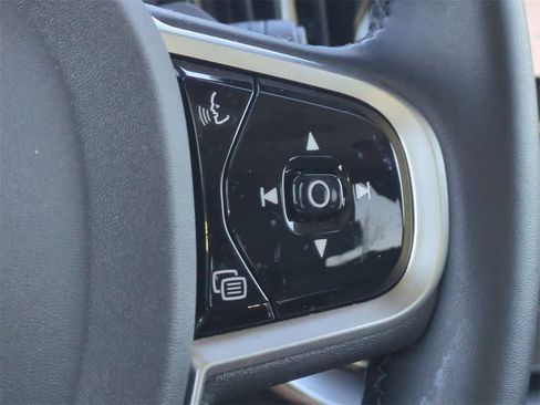 New 2025 Volvo XC90 B5 Plus w/ Protection Package Premier image 24