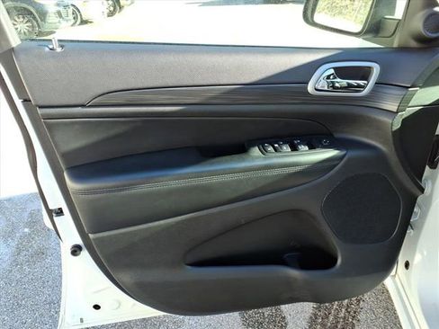 Used 2022 Jeep Grand Cherokee Laredo X image 13