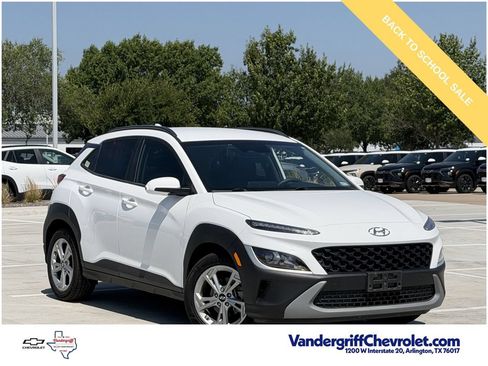 Used 2022 Hyundai Kona SEL FWD image 2