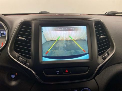 Used 2019 Jeep Cherokee Trailhawk w/ Comfort & Convenience Group image 16