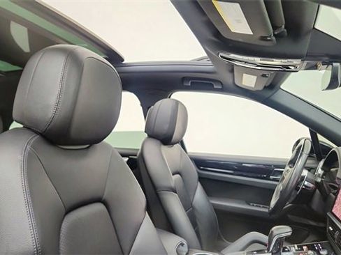 Used 2021 Porsche Cayenne Base image 21