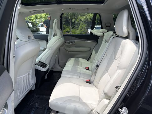 Certified 2025 Volvo XC90 B6 Plus AWD/4WD image 32