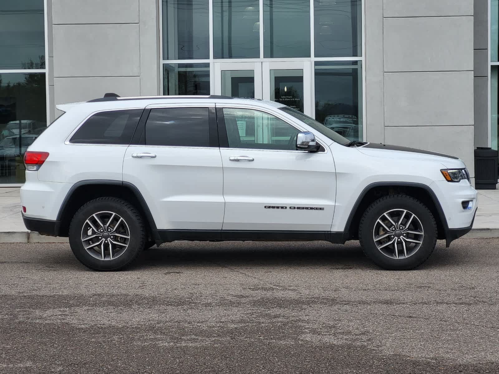 Used 2020 Jeep Grand Cherokee Limited w/ Luxury Group II AWD/4WD image 4