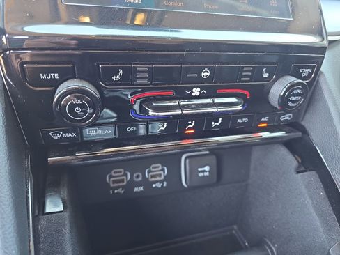 Used 2021 Jeep Grand Cherokee L Limited image 18