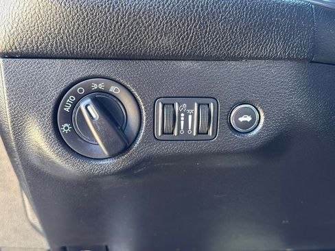 Used 2023 Dodge Challenger SXT image 24