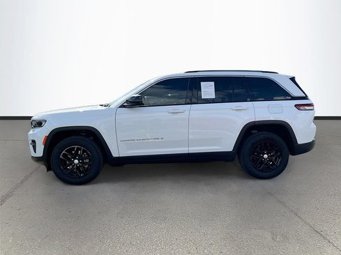 Certified 2023 Jeep Grand Cherokee Laredo AWD/4WD image 4