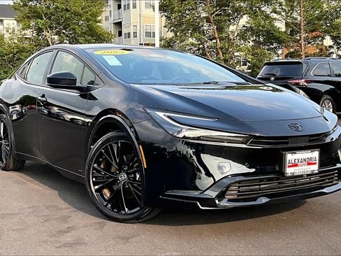 Used 2025 Toyota Prius AWD image 2